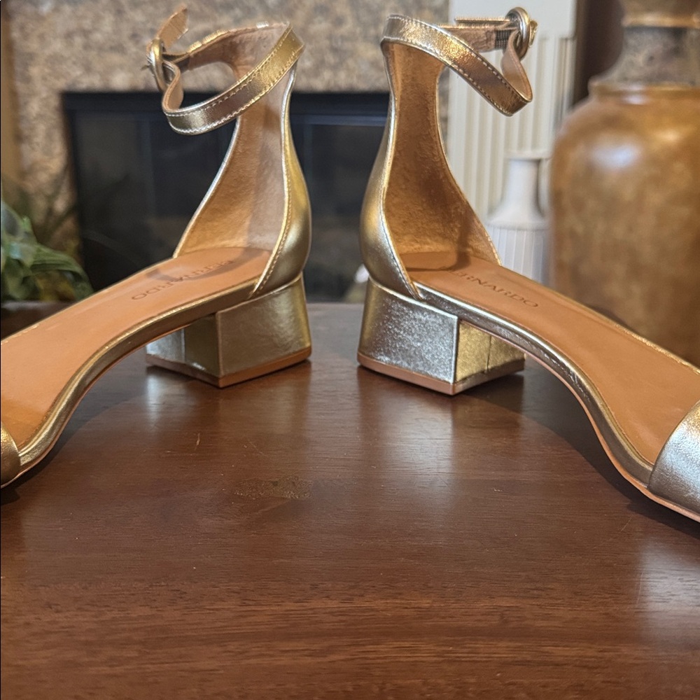 Jalena Low Heeled Sandal. Gold, size 9.5M. - Picture 9 of 9